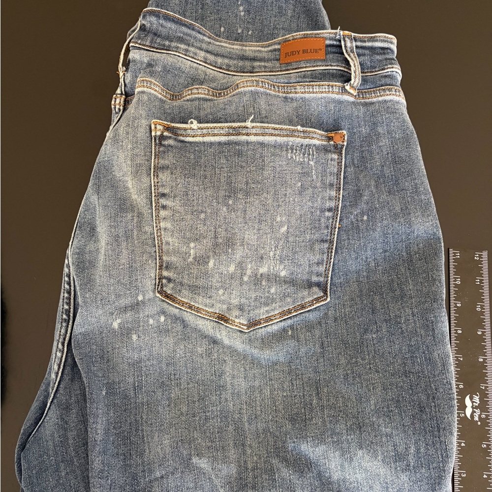 Judy Blue Distressed Light Wash Jeans Boyfriend Fit slim leg